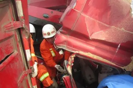 货车搭电救援 公路救援汽车北京汽车救援现场维修