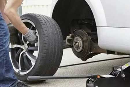 一般段距离道路救援换轮胎多少钱|汽车维修费用