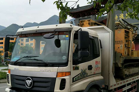 郑州拖车服务热线_汽车紧急维修救援服务收费标准